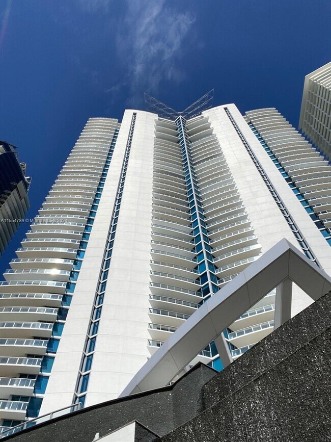 Building Photo - 17001 Collins Ave