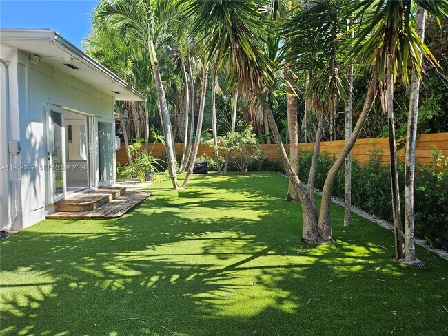 Foto del edificio - 1070 N Shore Dr