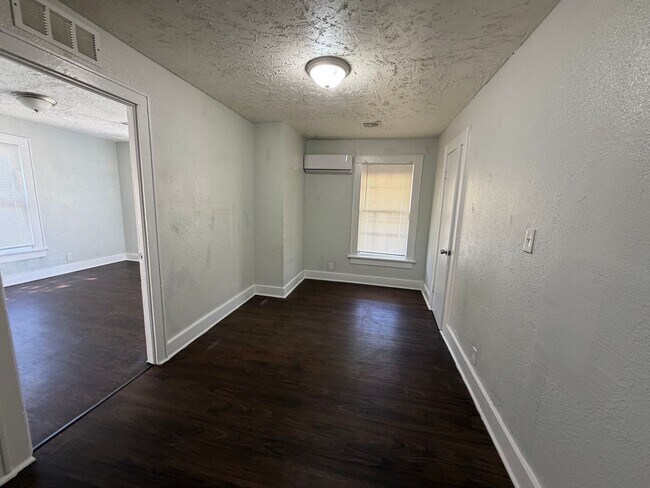 Building Photo - Great 1 Bed 1 Bath Property!