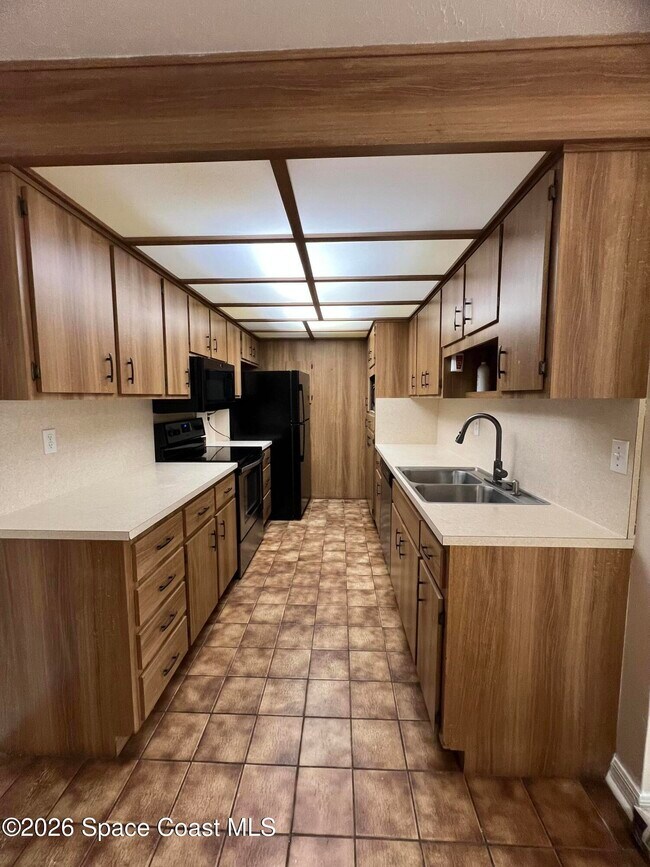 Foto del edificio - 304 Crown Blvd