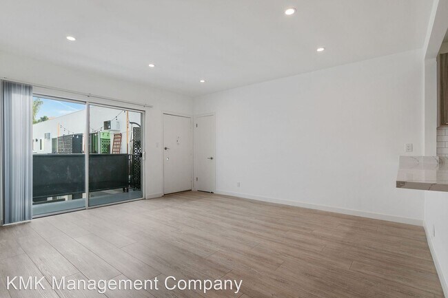 Foto del edificio - 2 br, 2 bath Apartment - 1261 N. Laurel Av...