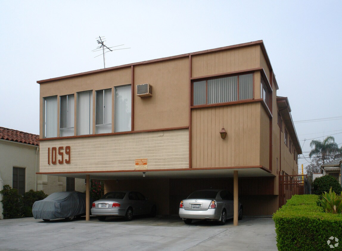 Primary Photo - 1059 S Corning St