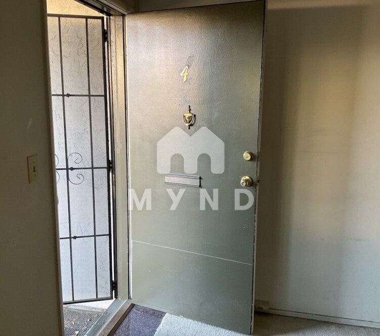 Foto principal - 2392 Sutter Ave Apt 4