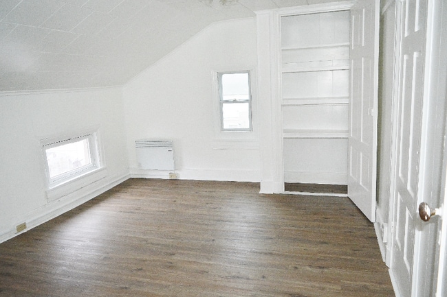 Building Photo - 313 Cherry St