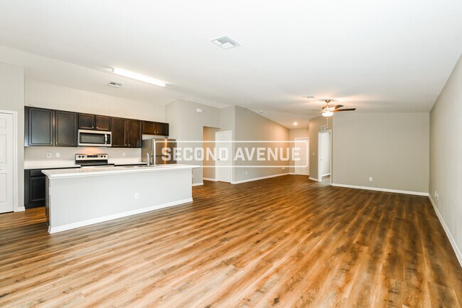 Building Photo - 73 Ponoka ST