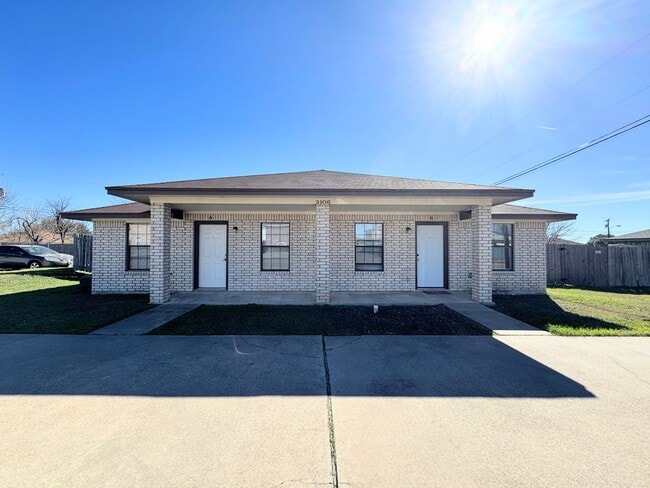 Building Photo - 3106 Courtney Ln