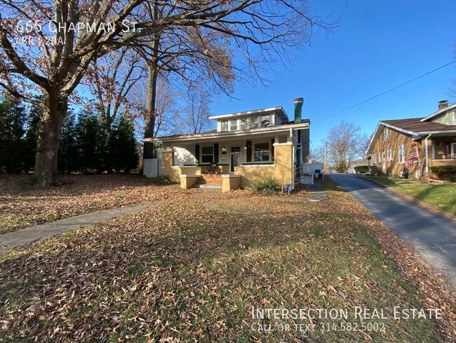 Foto del edificio - Cute Edwardsville Bungalow  with Yard