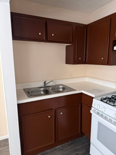 Foto del edificio - 8207 Landing Ave