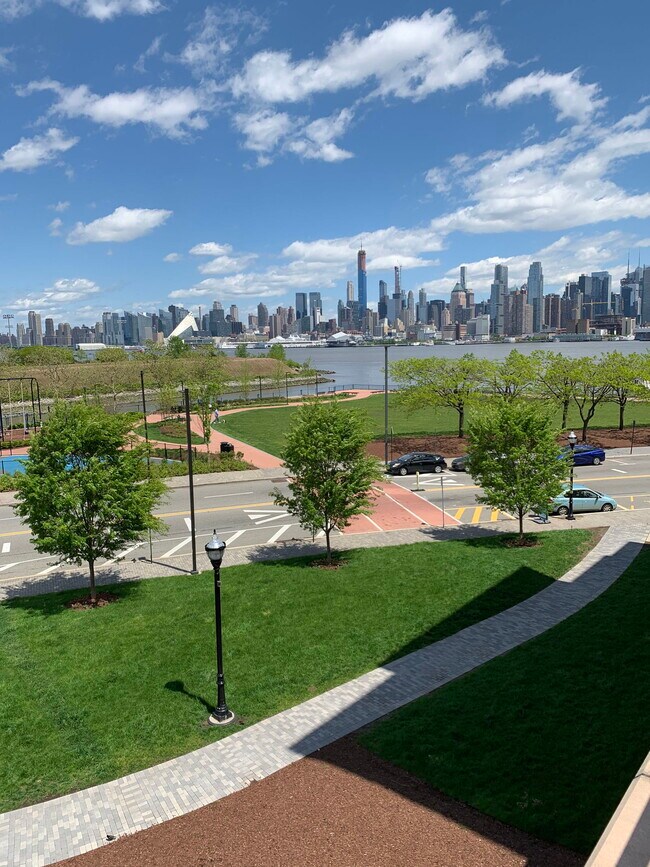 Foto del edificio - Avenue at Port Imperial, Weehawken, NJ 070...