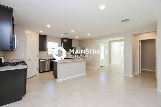 Building Photo - 4 Bedroom Pet-Friendly Home in Phoenix, AZ...