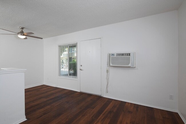 Interior Photo - Aztec Pacific Apartments