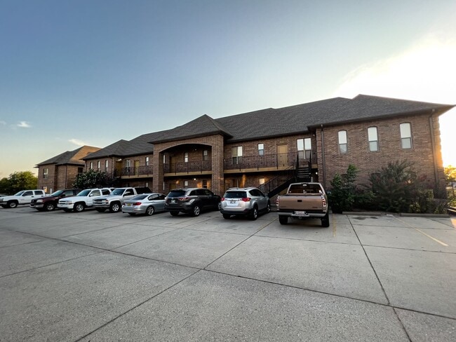 Building Photo - Spacious 2-Story Condo with Pool: Your Ide...