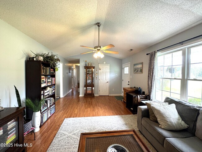 Foto del edificio - 304 Woody Way