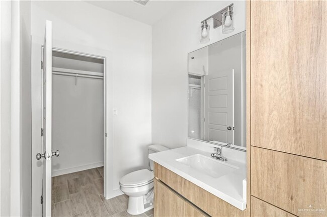 Building Photo - 1300 W Platinum Dr