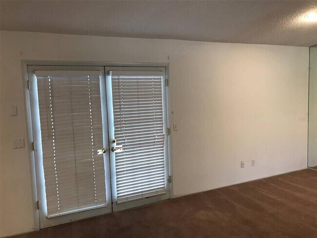 Building Photo - 2030 Hidden Lake Dr