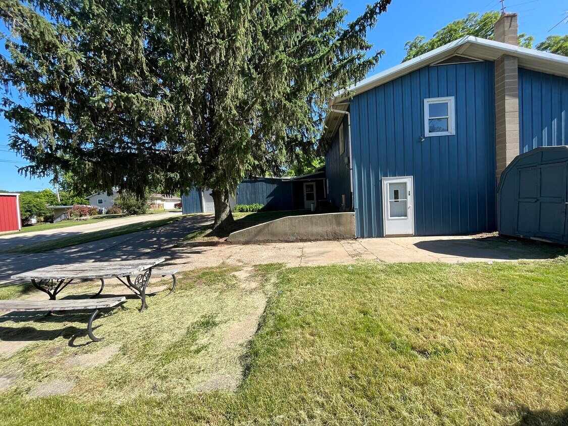 3464 2062nd Rd Unit C, Wedron, IL 60557 Room for Rent in Wedron, IL