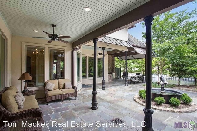 Building Photo - 5 br, 4.5 bath House - 17915 Five Oaks Dr.