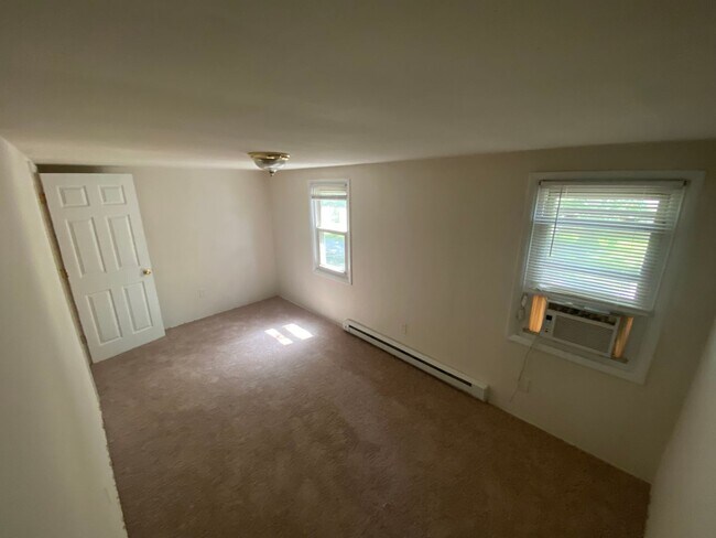Building Photo - 4 BR/ 2 BA Four Bedroom Two Story Home wit...