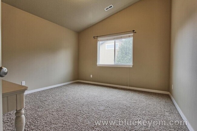 Building Photo - 3 Bed, 2.5 Bath Home Near Ellsworth Road /...