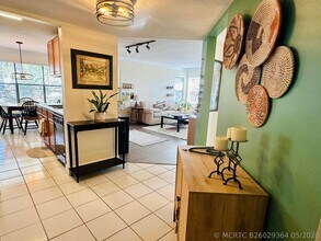 Building Photo - 225 S Tropical Trail