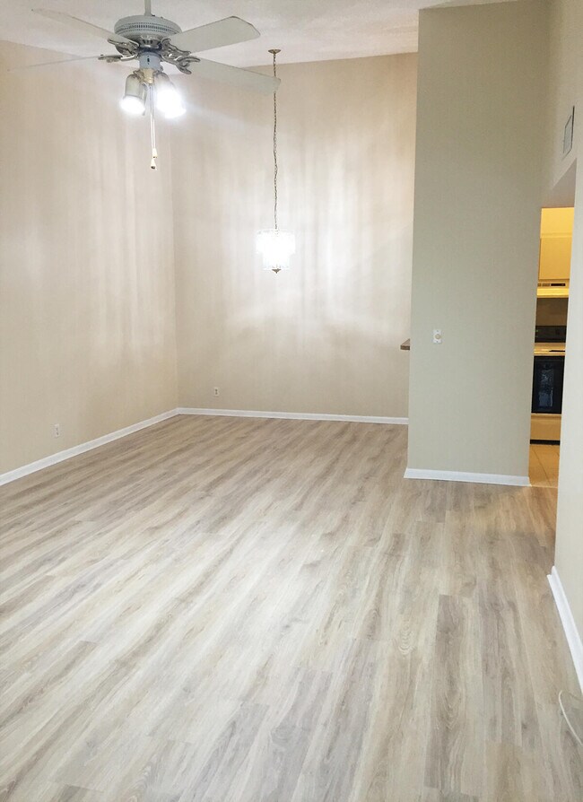 Foto del edificio - 6342 Chasewood Dr