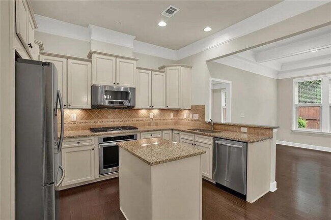 Building Photo - 112 Bradford Dr