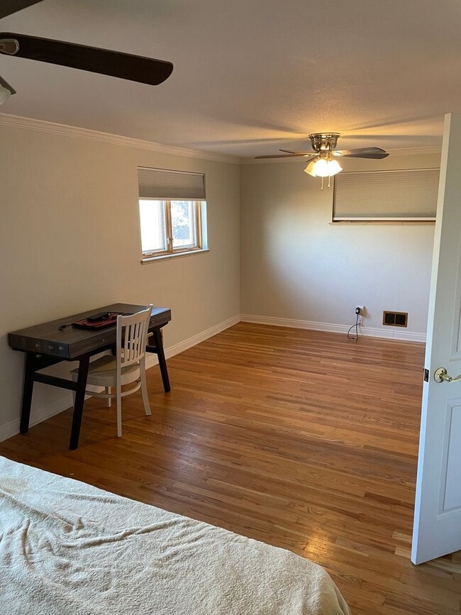 Building Photo - **Beautiful 2bd/1ba, 1 Car Garage, w/ atta...