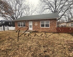 Building Photo - 811 S Hardy Ave