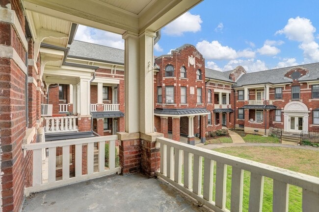 Building Photo - Spacious 2 Bedroom Apartment!