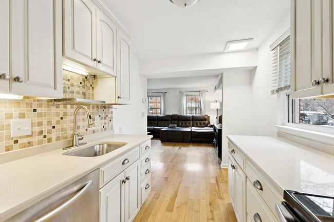 Foto del edificio - 529 Bashford Ln