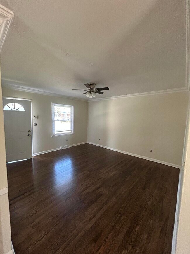 Foto del edificio - 2209 Jasmine Dr