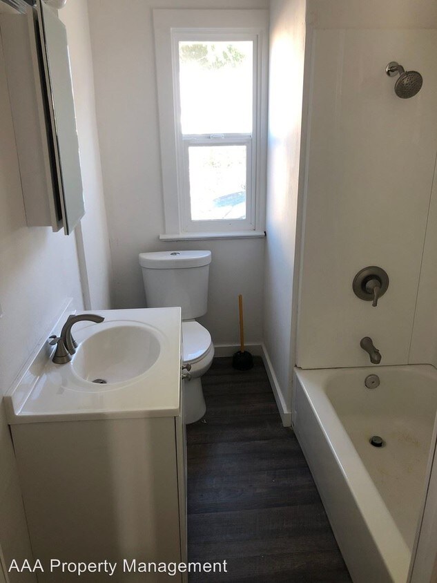 Building Photo - 3 br, 1 bath House - 2134 Stukel Ave.