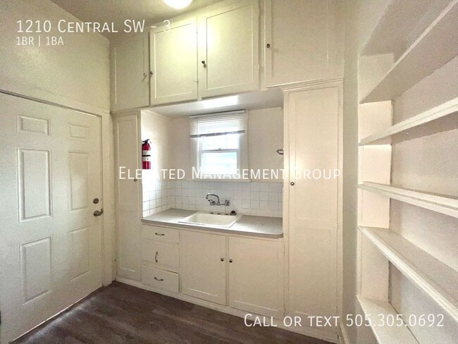 Foto del edificio - Charming One bedroom unit Ready for Move I...