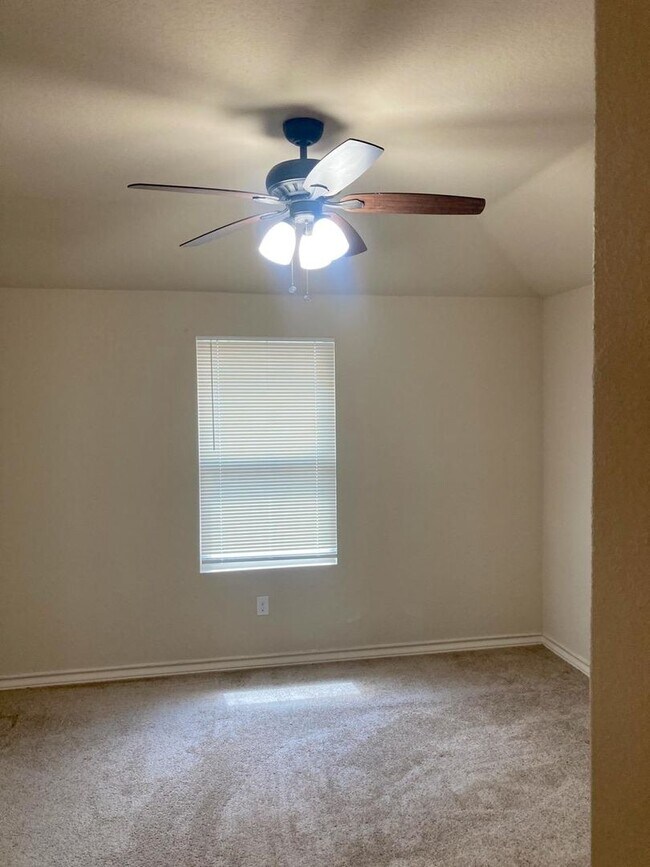 Foto del edificio - 7030 Lakeview Dr.