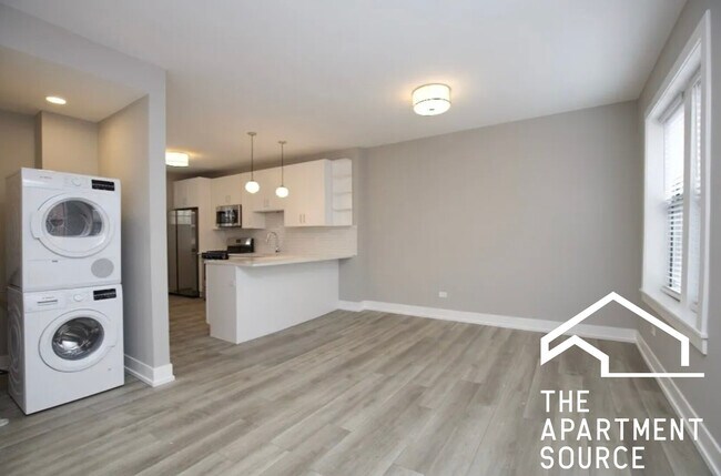 Building Photo - 3944 N Janssen Ave