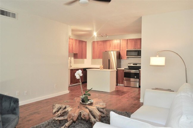 Foto del edificio - 10811 Richmond Ave