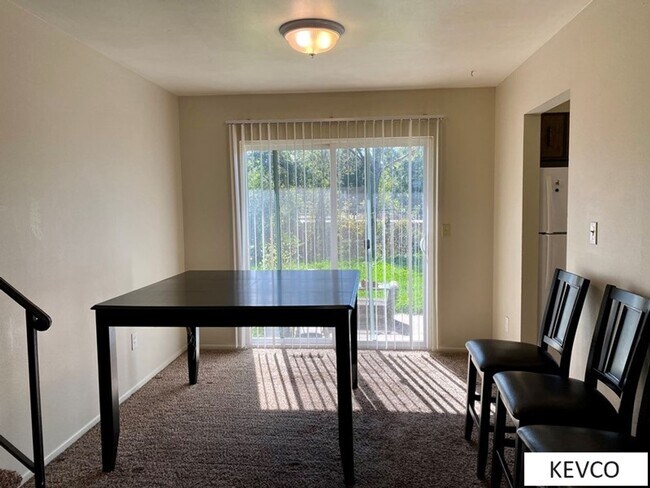 Building Photo - Spacious House with Huge Backyard!