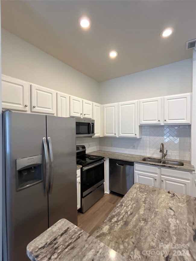 Building Photo - 719 Garden District Dr