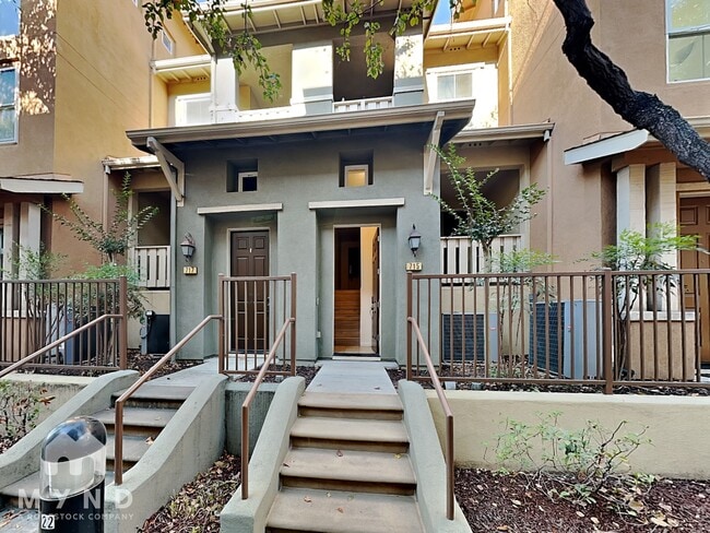Building Photo - 715 Modern Ice Dr