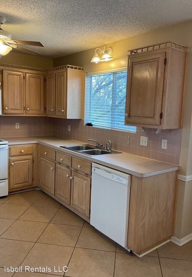 Building Photo - 4 br, 2.5 bath House - 1701 Tanglewood Drive