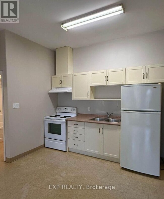 Building Photo - 25 Winniett St