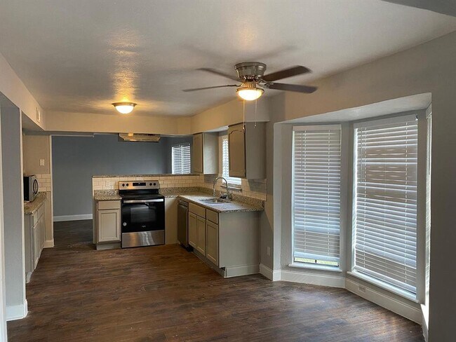 Building Photo - 3401 Forest Creek Dr
