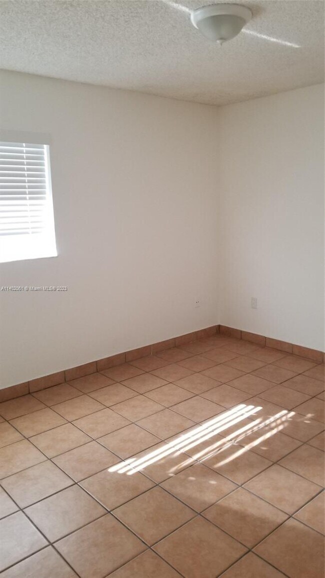 Building Photo - 3904 SW 88th Ct