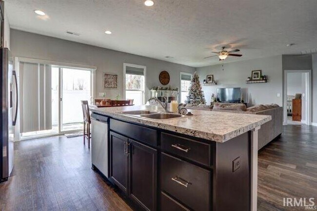 Foto del edificio - 3043 Sandstone Ct