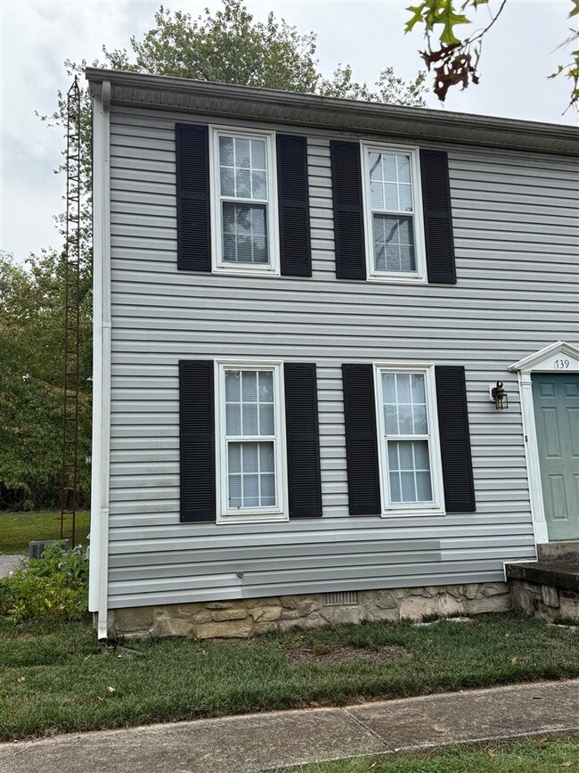 Building Photo - 739 Tara Ct