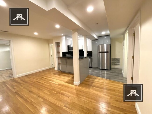 Building Photo - 3 bedroom in Brookline MA 02445