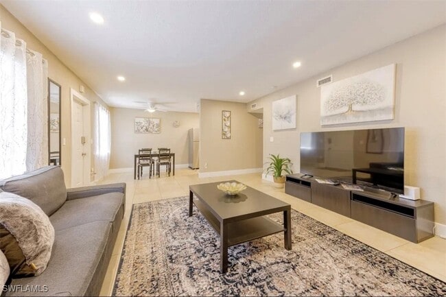 Building Photo - 4605 Bayshore Dr