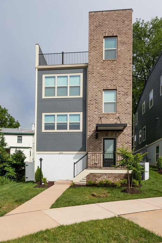 Photo - 209 Burnet St