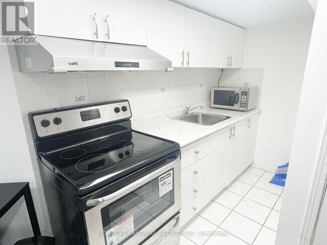 Building Photo - 272 Milliken Meadows Dr