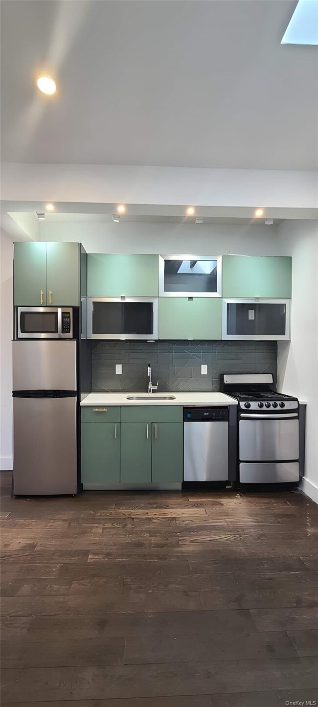 Building Photo - 548 Howard Ave